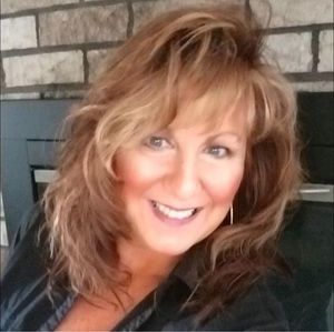 Meet your Posher, Joy